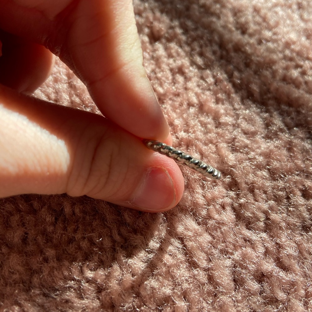 4 Stylish Rings - Picture 4 of 5